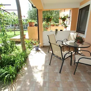 Rosanna Apartment